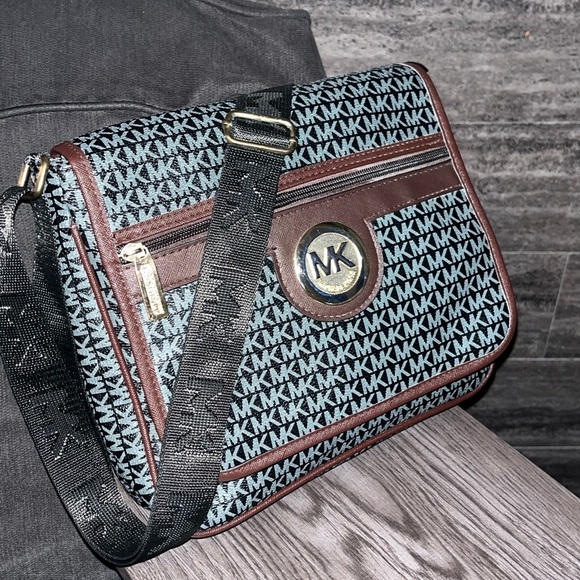 Michael Kors Handbags - Michael Kors MK Monogram Crossbody Bag Brown Trim Medium Everyday Purse 10.25”